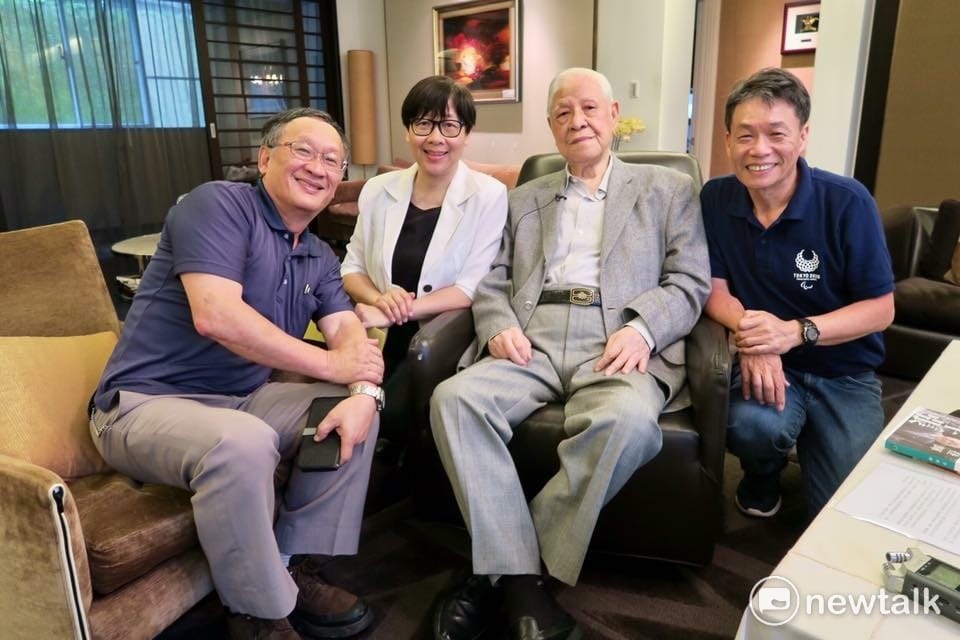 邱萬興2017.04.21拜訪前總統李登輝 圖：翻攝自邱萬興臉書