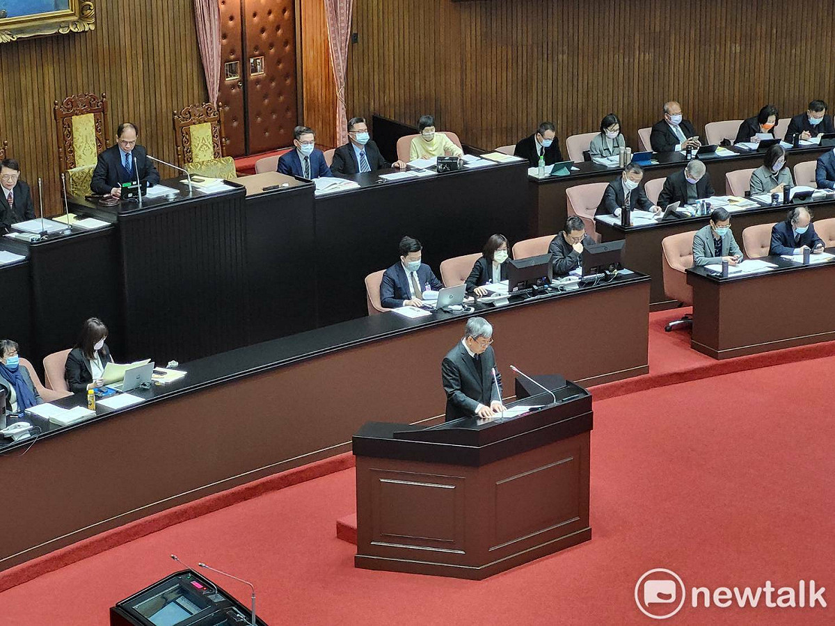 陳建仁上午赴立法院進行施政報告。 圖：陳佩君／攝