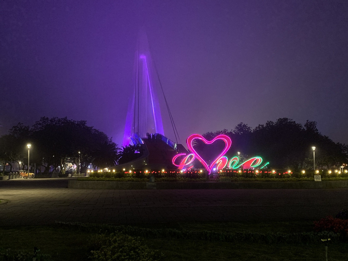 LOVE廣場夜間景緻。 圖：新北市漁業處提供