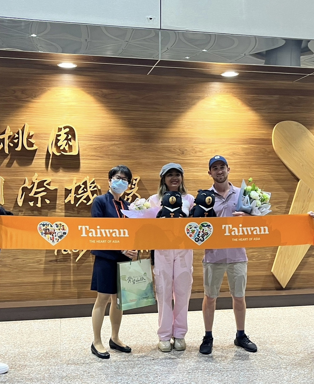 為刺激更多國際旅客來台，觀光局邀請美籍千萬旅遊網紅Drew Binsky與新婚妻子暢遊台灣。 圖：交通部觀光局／提供