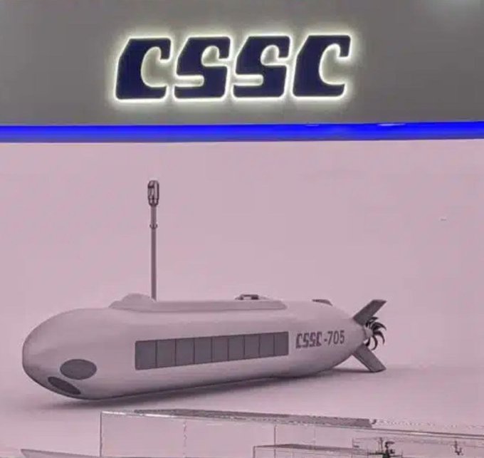 中國船舶集團(China State Shipbuilding Corporation Limited，CSSC)在阿拉伯聯合大公國首都阿布達比進行的「NAVDEX 2023」國防博覽會展示超大型無人水下航行器(XLUUV)「CSSC-705」視覺效果圖。 圖：翻攝@KELMAND1推特