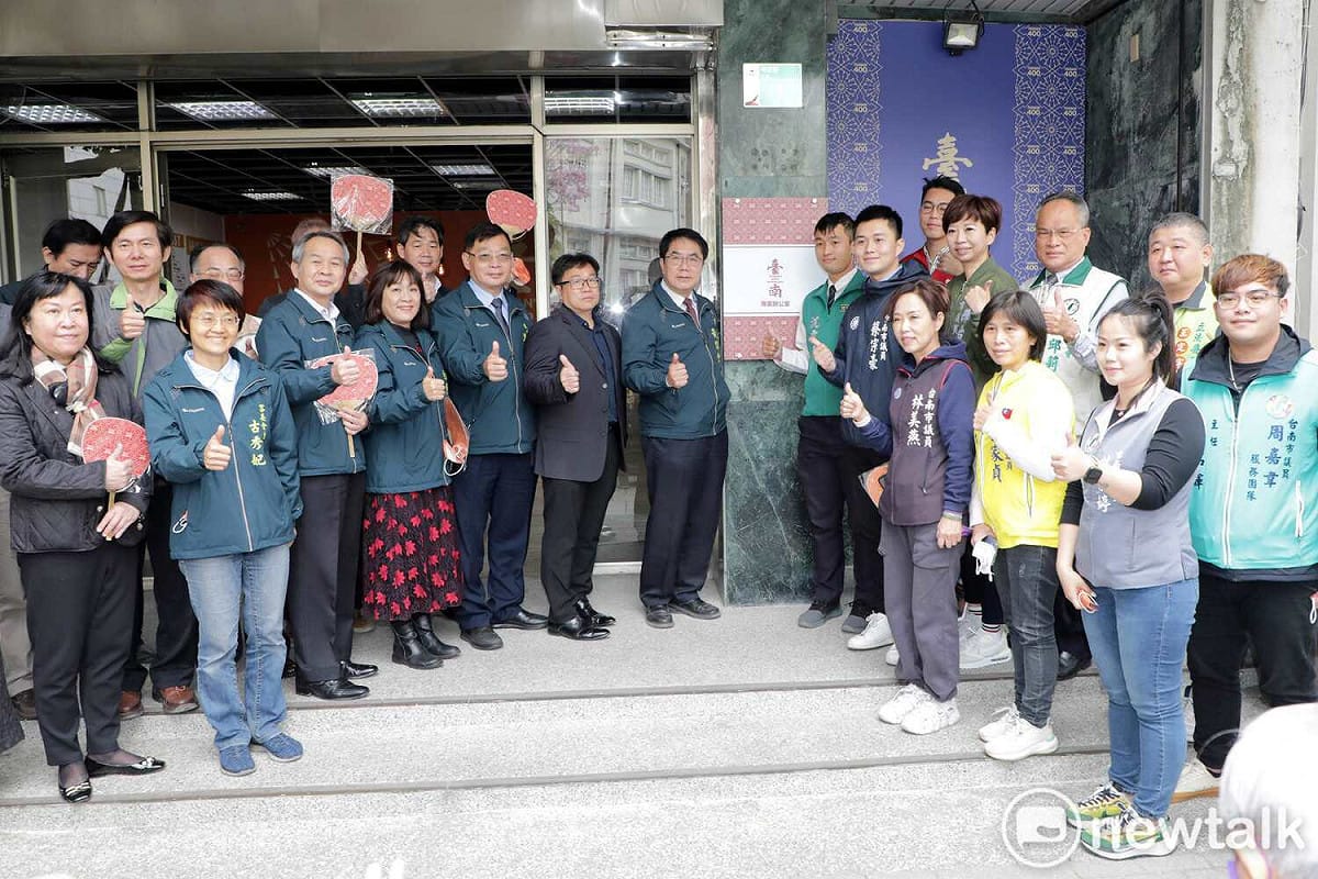 2024年將迎來台南400的里程碑，為了回顧過去及展望未來，台南市政府成立的「台南400專案辦公室」今日由台南市長黃偉哲和多位市議員共同揭牌。 圖：黃博郎／攝