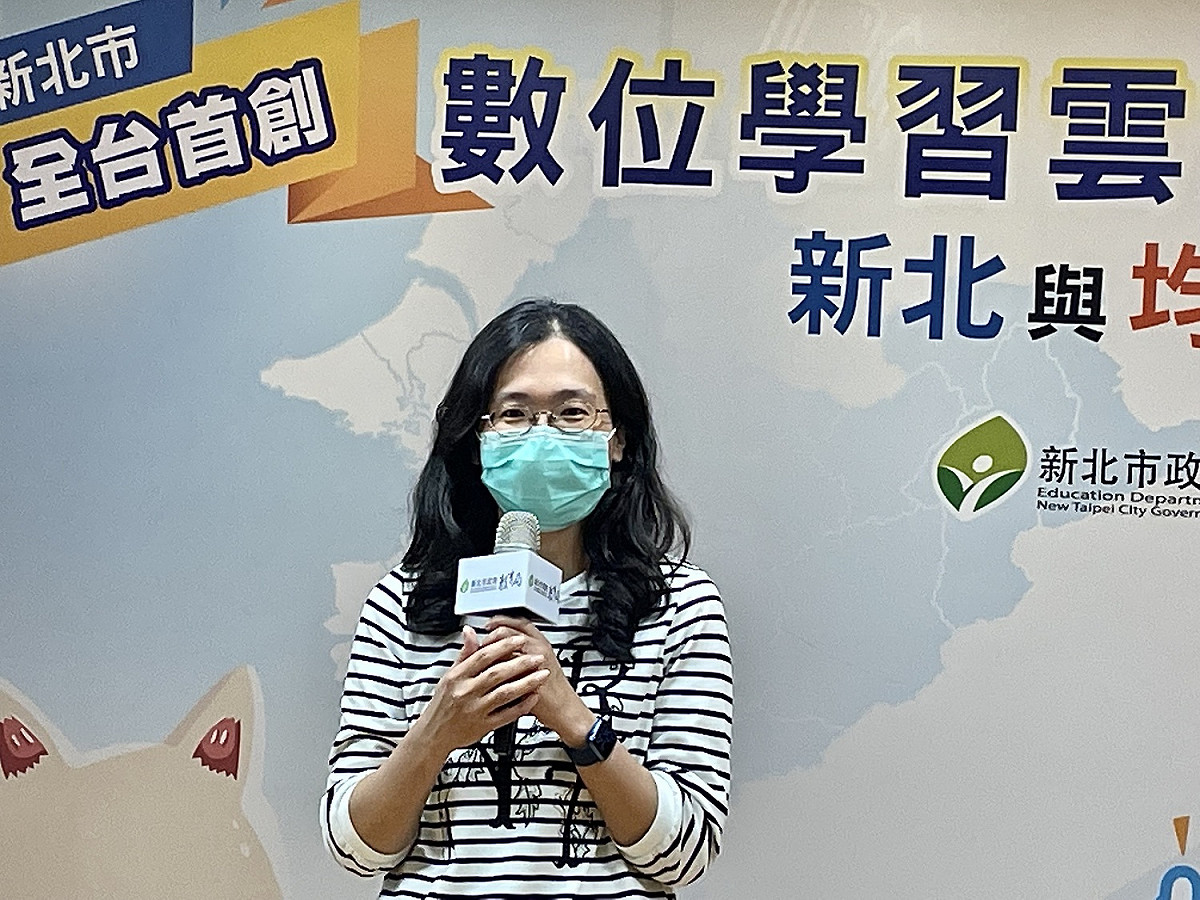 海山國小老師蔡喜信分享運用均一平臺教學的歷程，看著孩子「喜歡學」、「學得會」、「學會學」，這是身為教師的最大成就。 圖：新北市教育局提供