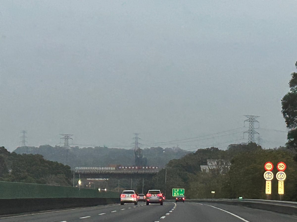 交通部高速公路局表示，預期國道將有大量車流湧入，造成部分路段交通壅塞。因此，為了提供高公局規劃了國道易壅塞路段的替代道路，讓民眾避開塞車 圖：林岑韋／攝