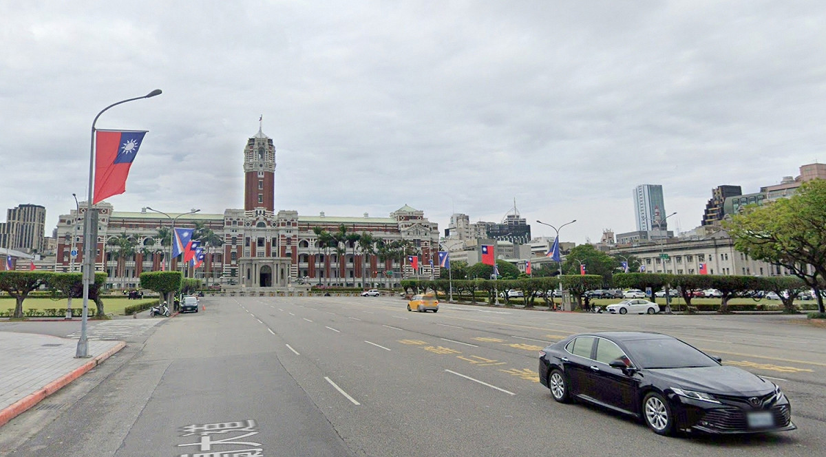 台北市政府中正第一分局將提前於明日16時起針對府前周邊實施交通管制，提醒用路人須繞道。 圖：翻攝自Google map