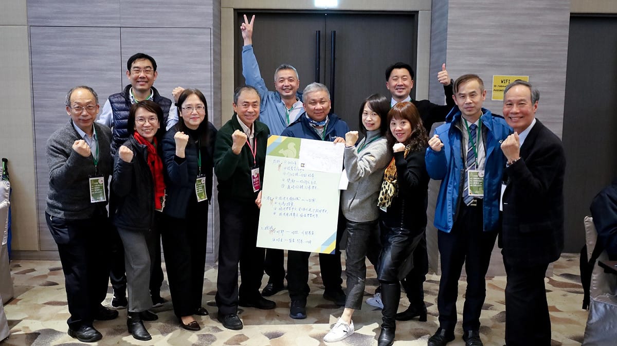 新北市國高中職校長分組研討，學習以脈絡化的方式帶領教師，讓老師在課堂中引導學生學習。 圖：新北市教育局提供