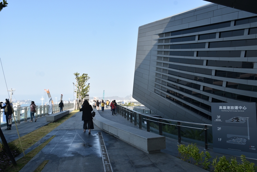 3樓戶外海岸步道可一覽高港風光。 圖：孫家銘攝