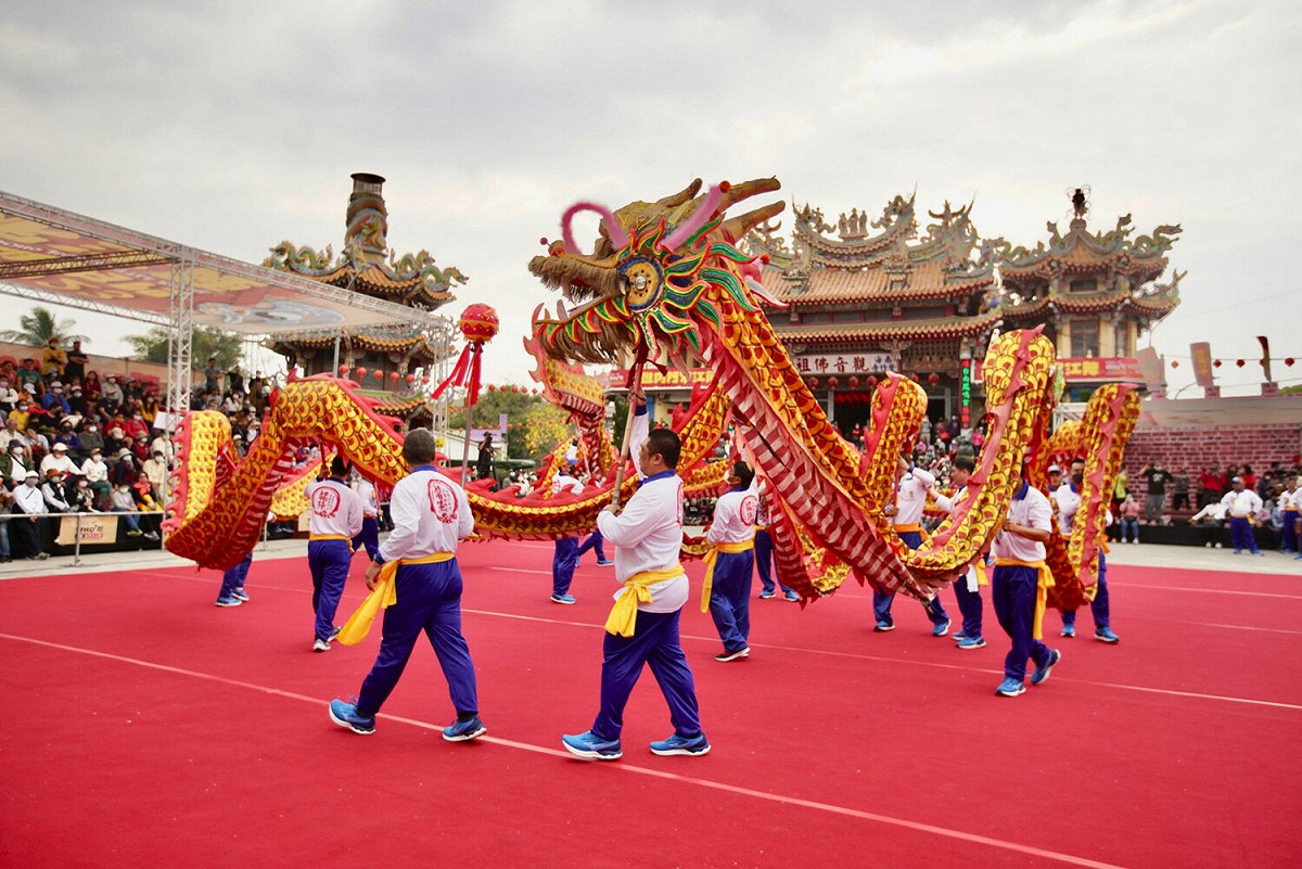 南海紫竹寺龍陣為遶境暖身。 圖：高雄市觀光局/提供