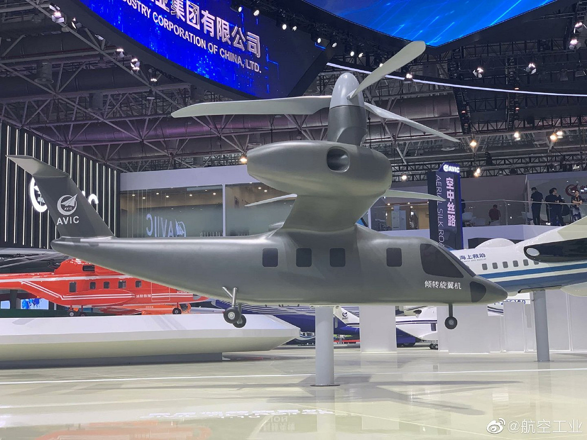 中國航空業2022年11月珠海航展中展出傾轉旋翼機模型，酷似影片中模糊戰機。 圖：翻攝呂禮詩臉書