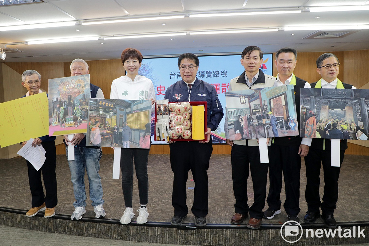 台南市觀旅局推出史上最強考運散策導覽活動，台南市長黃偉哲出席活動啟動記者會時表示，台南文風鼎盛，也是宗教之都，這次推出的考運散策，可說是CP值最高，考生自己準備好了，也不妨來祈福求好運。 圖：黃博郎／攝