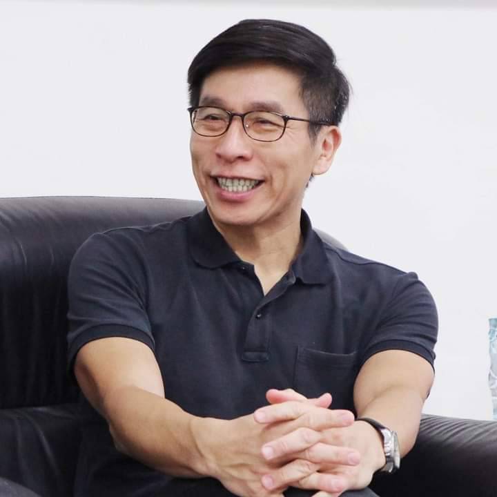 鍾佳濱面臨黨內挑戰，預作初選民調大贏對手。 圖：取自臉書