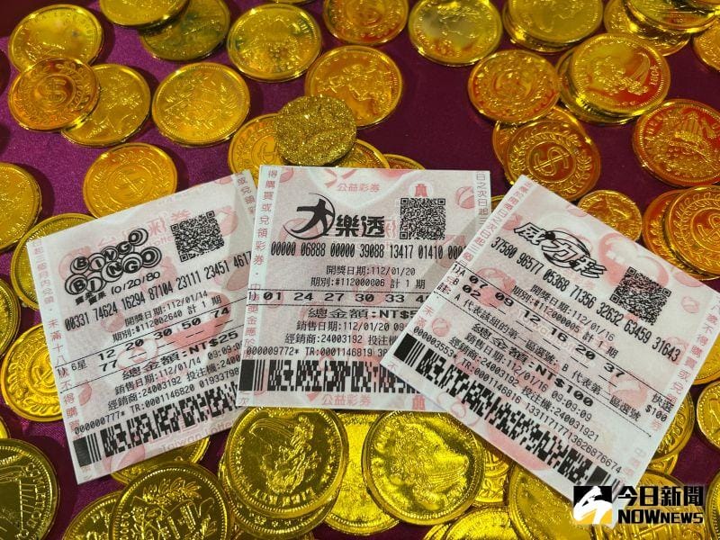 威力彩頭獎累積金額預估上看10億元，人人都希望受到財神爺眷顧，當中大獎的幸運兒。 圖／記者顏真真攝
