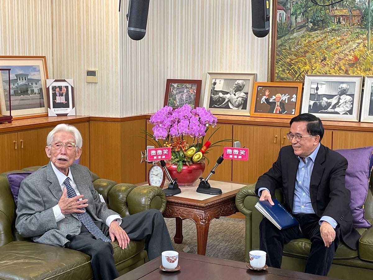 辜寬敏2022年2月11日抱病接受陳水扁《有夢上水》專訪，節目於2天後13日播出。 圖：陳水扁辦公室提供