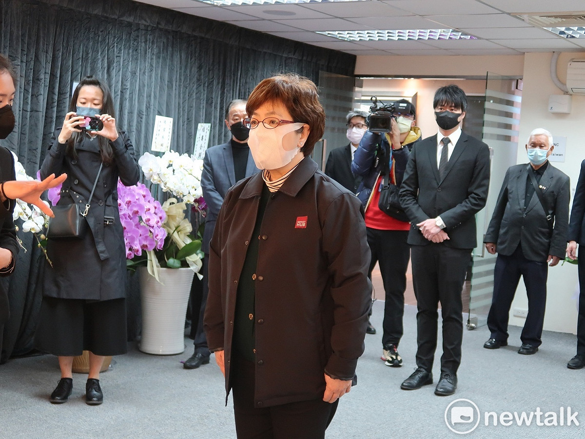 前總統李登輝女兒李安妮到前總統府資政辜寬敏靈堂前致意 圖：林朝億/攝