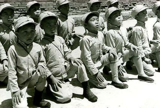 二戰期間，中國共產黨以抗日為名組織「抗日兒童隊」，後來轉變為「少年先鋒隊」。 圖：翻攝陸網/共產黨員網
