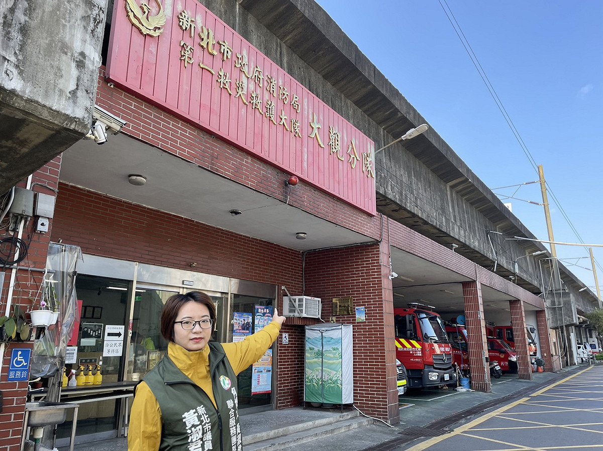新北市議員黃淑君指出，新北市消防局第一救災救護大隊大觀分隊位於板橋浮洲車站鐵軌正下方，消防弟兄長期飽受鐵軌共振噪音所苦。 圖：新北市議員黃淑君提供