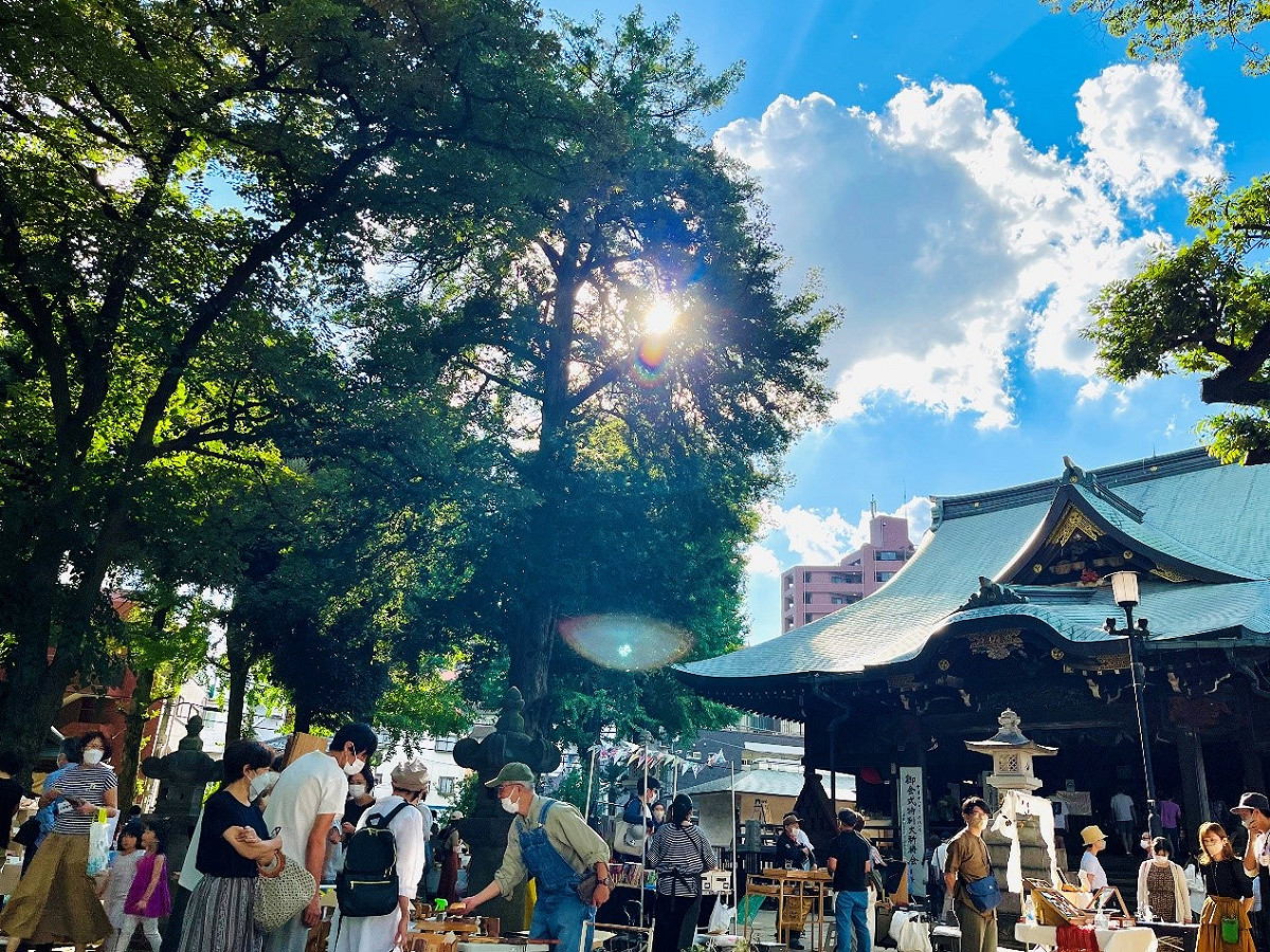 東京有3處特色市集，包括「雜司谷」的手創市集擺設食器、文具、服飾、手飾小物、室內裝飾品等。 圖：Ⓒ雜司谷 手創市集／提供