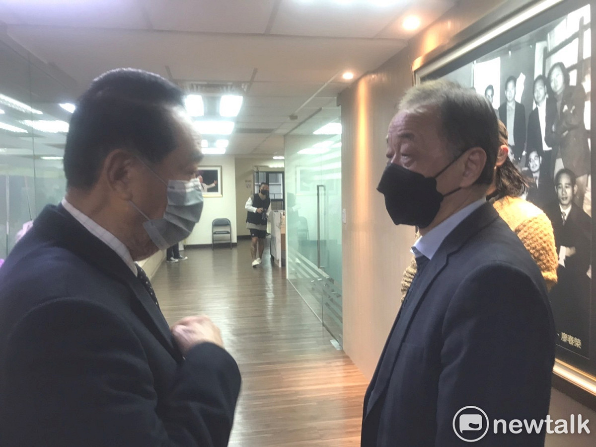 宋楚瑜今天向台灣制憲基金會執行長林宜正表示，他和辜寬敏多次對談，有關蔣經國與辜寬敏國是對談已經收錄在他的書中。 圖：朱蒲青攝