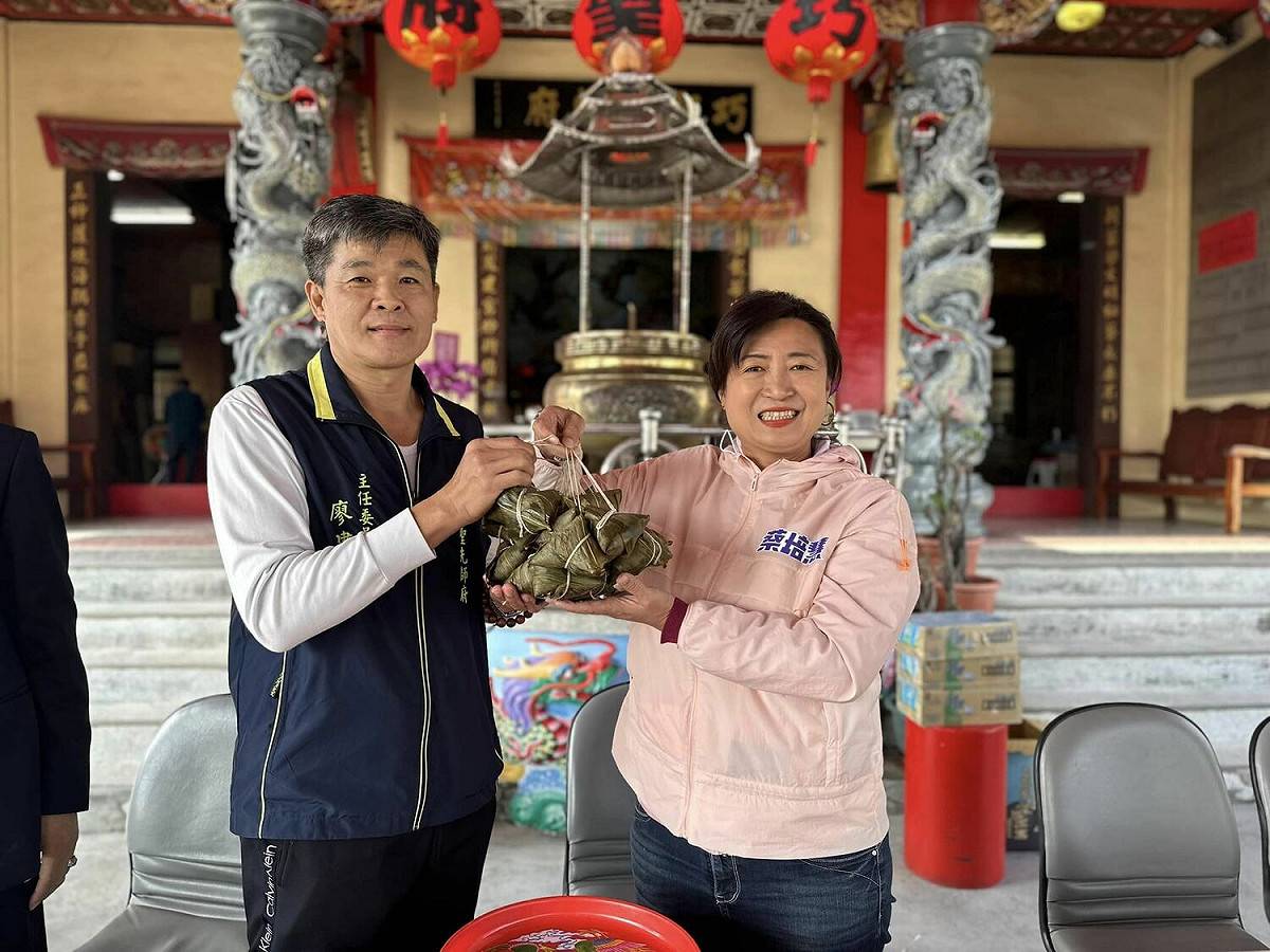 民進黨南投縣立委補選參選人蔡培慧今日前往巧聖先師廟進行座談會。 圖：取自蔡培慧臉書