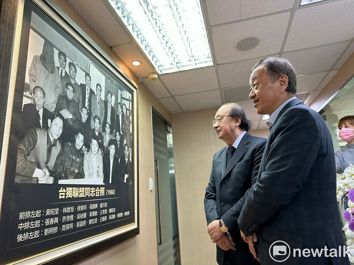 柯建銘今赴制憲基金會，並接受媒體訪問。 圖：陳佩君／攝