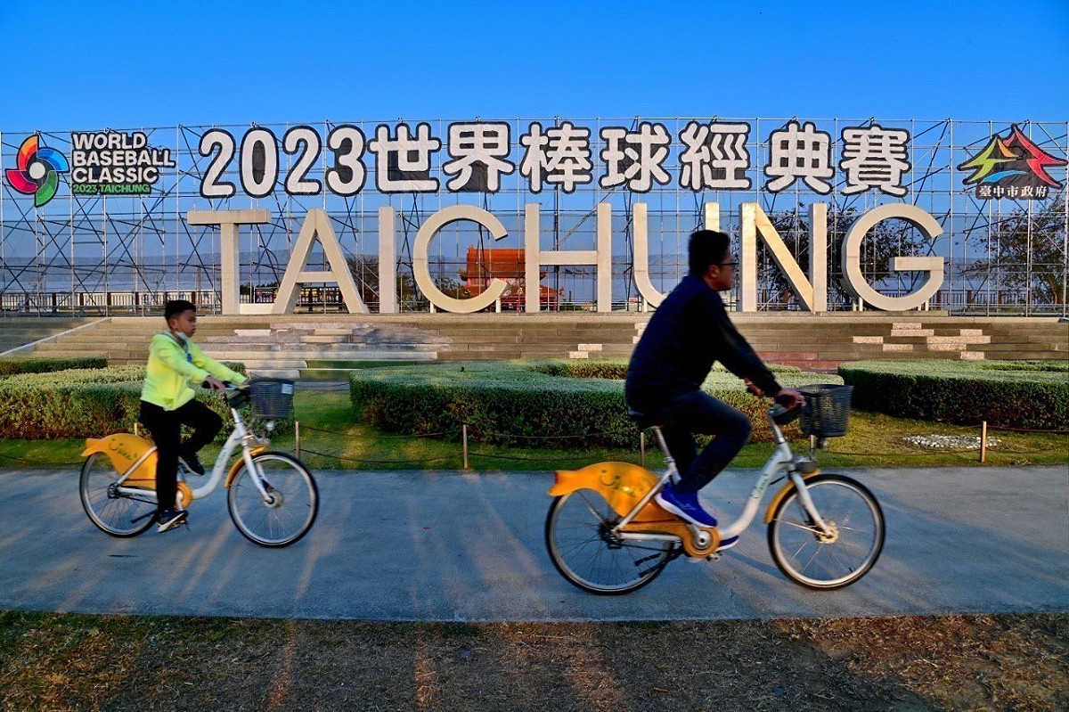 筏子溪地景藝術白天與晚上各有不同風情。 台中市政府/提供