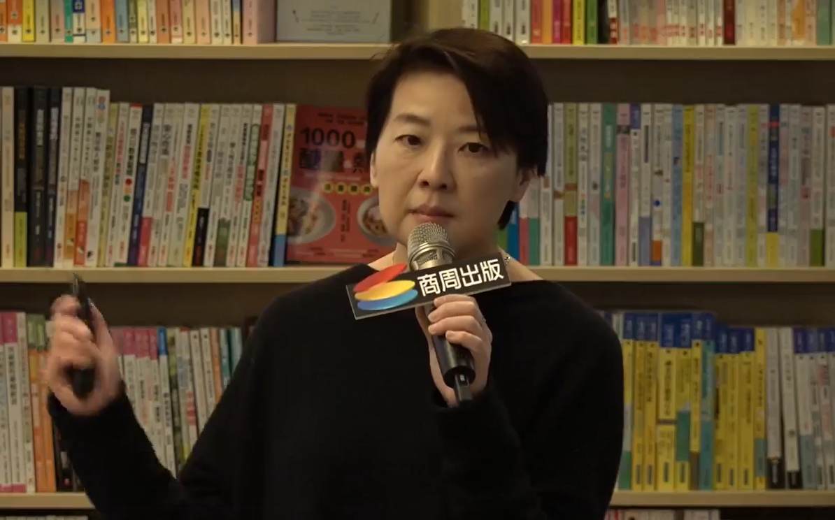黃珊珊今天赴台南舉辦感恩巡迴暨簽書分享會。 圖：截自黃珊珊臉書直播