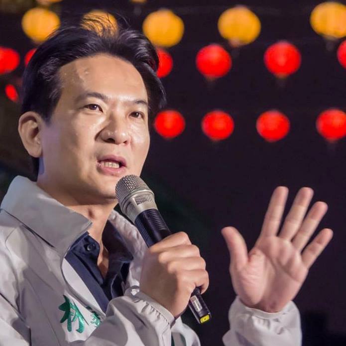 侯趙形象照復刻孫文與蔣介石 林俊憲反酸藍營在詛咒侯友宜？
