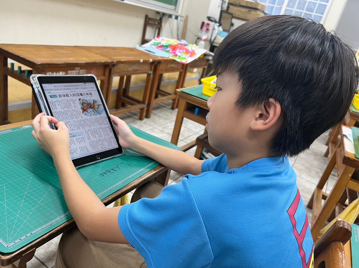 學生固然可以用平板與手機自主學習，但也可能有更多問題 圖：新北市教育局提供