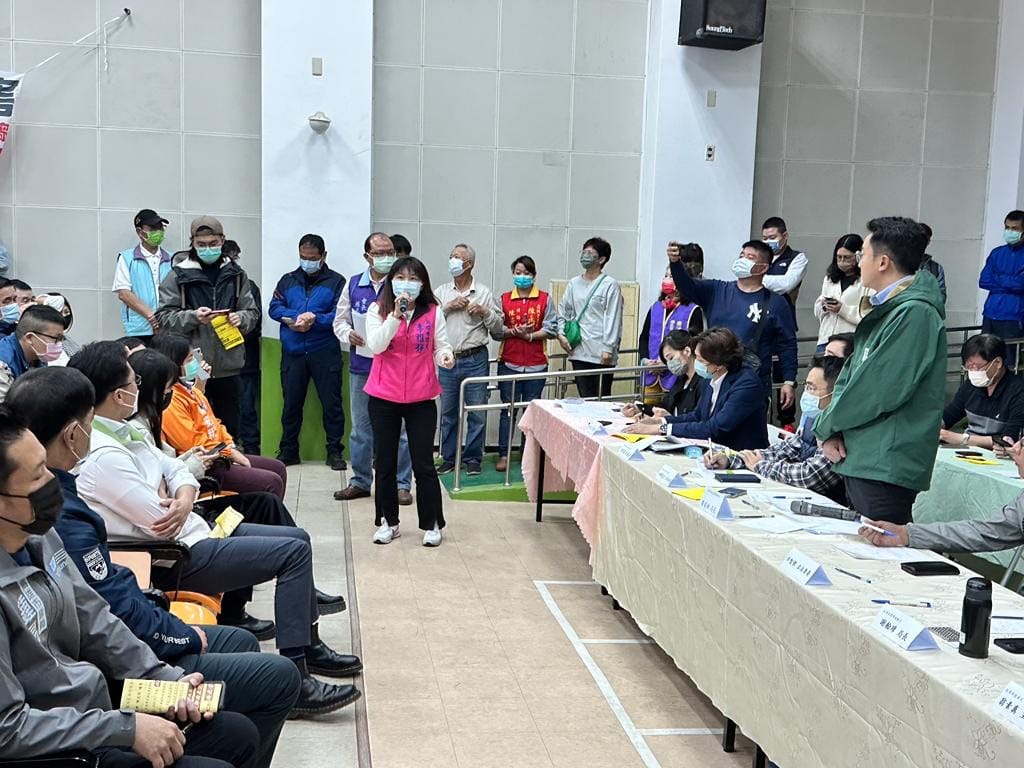 李雅靜在會場明確表示要儲能廠「退出鳳山」。 圖：李雅靜服務處/提供