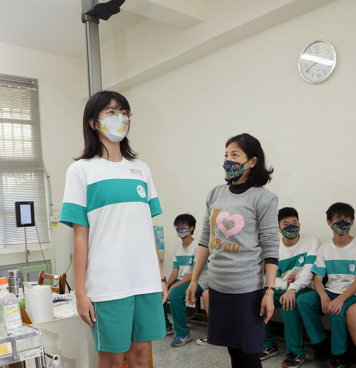 進入健康中心仍需戴口罩。 圖：高雄市教育局/提供