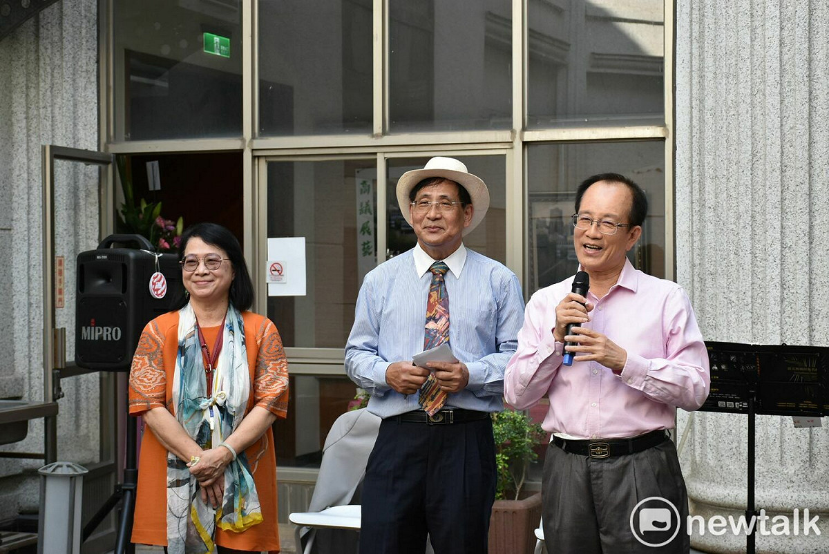 林富男(右)暢談與林崑山(中)的相知相交。 圖：孫家銘攝