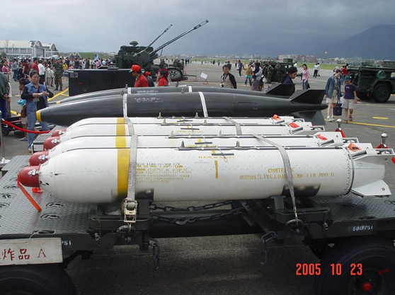 烏克蘭正在尋求美國提供 MK-20 空投集束炸彈，以供無人機使用。 圖 : 翻攝自中國在線/青年參考