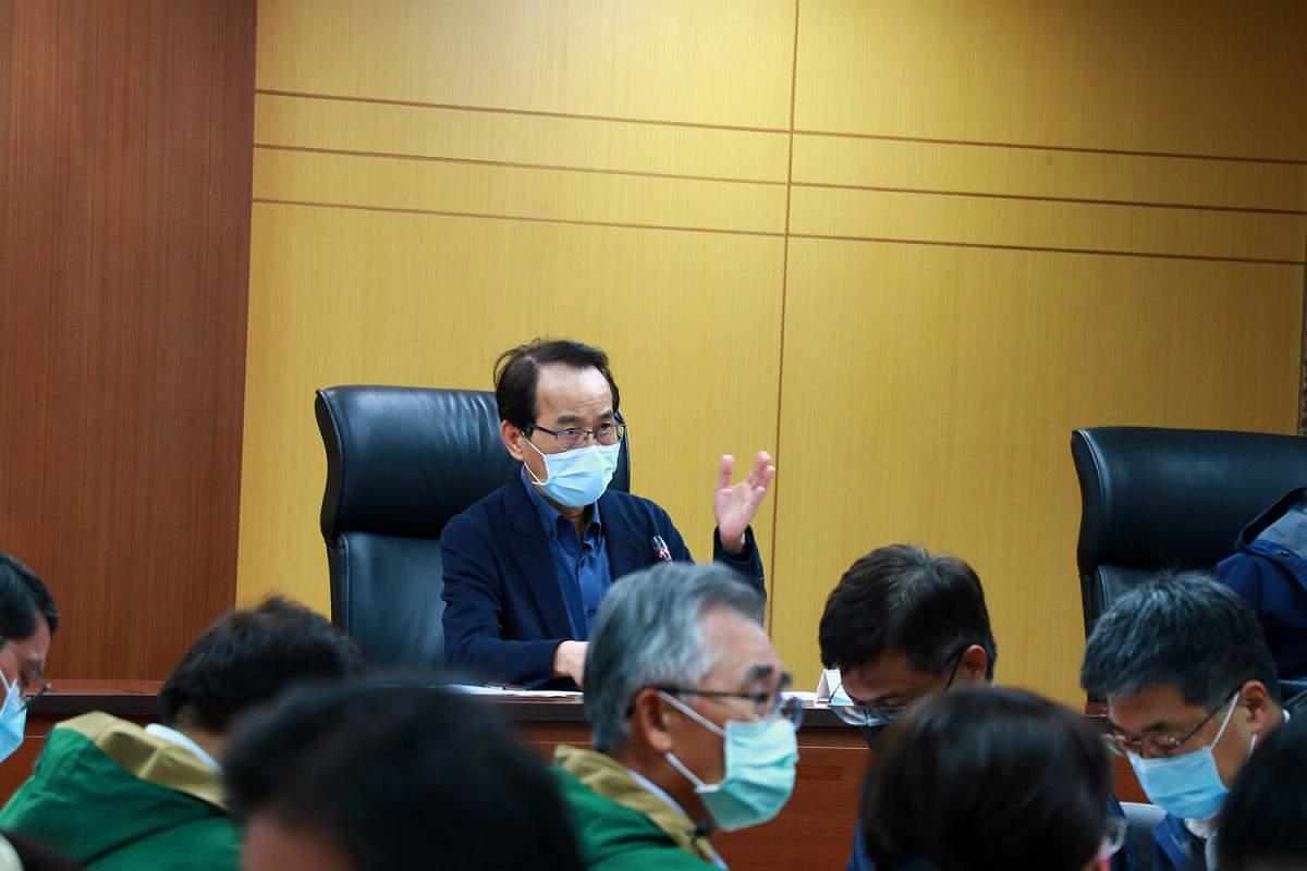 林欽榮主持市政會議，呼籲節約用水。 圖：高雄市政府/提供
