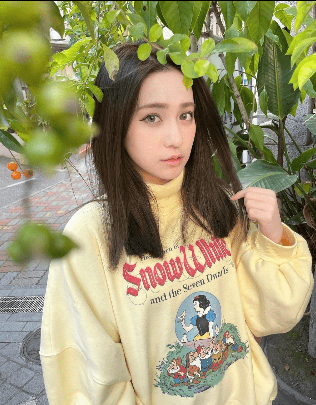黑男小12歲的混血女友Lucy（盧蓁）泰國旅遊時手機被偷。 圖：翻攝自IG＠lucylu_8619