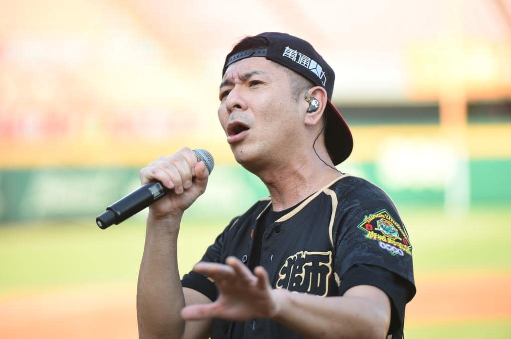 金曲歌王荒山亮遭單親媽媽指控酒後性侵。 圖：取自荒山亮臉書