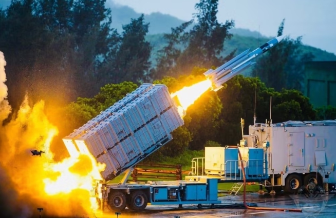防範共軍武力犯台，中科院雄三飛彈試射。 圖 : 翻攝自中科院