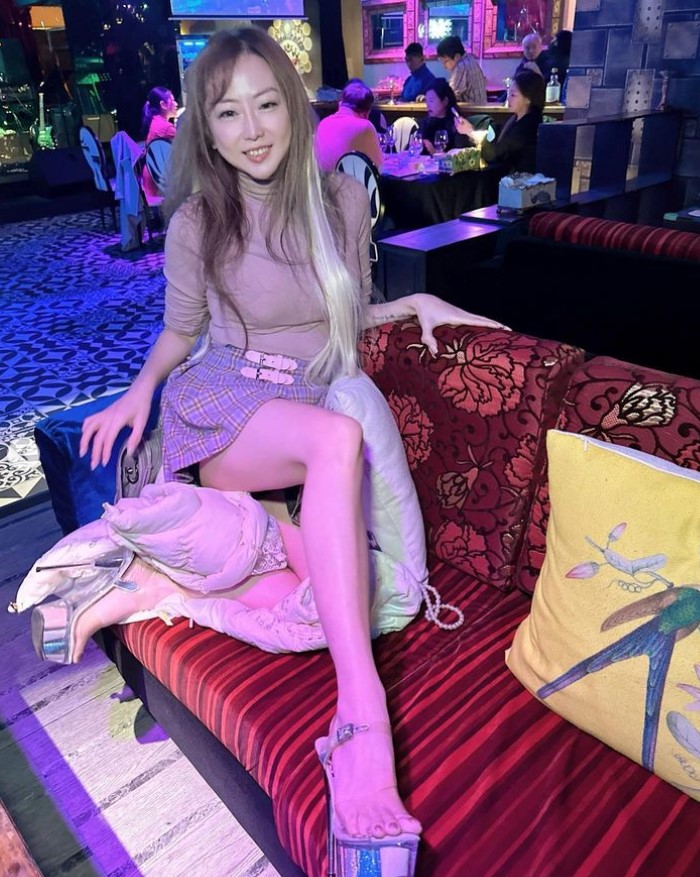 T妹的不滿黃揚明稱迎賓妹薪水低，多半會去都是想成為黑幫夫人。 圖：翻攝自T妹IG