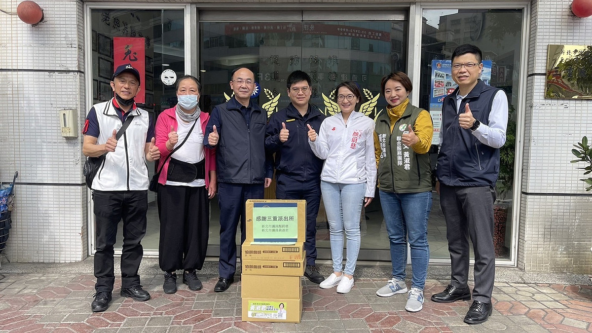 黃淑君及顏蔚慈同聲表示，因為大家的通力合作，讓警力、民力跨區支援，讓長輩順利回家。 圖：新北市議員黃淑君提供