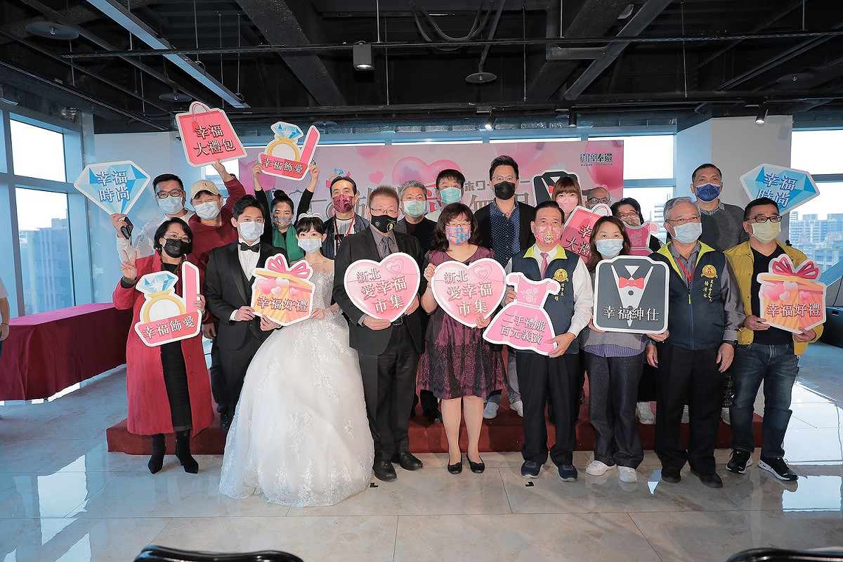 去(2022)年廣受民眾好評的「愛幸福市集」婚紗及婚禮用品展售會，將在3月25、26日2天於新莊宏匯廣場舉辦。 圖：新北市經發局提供