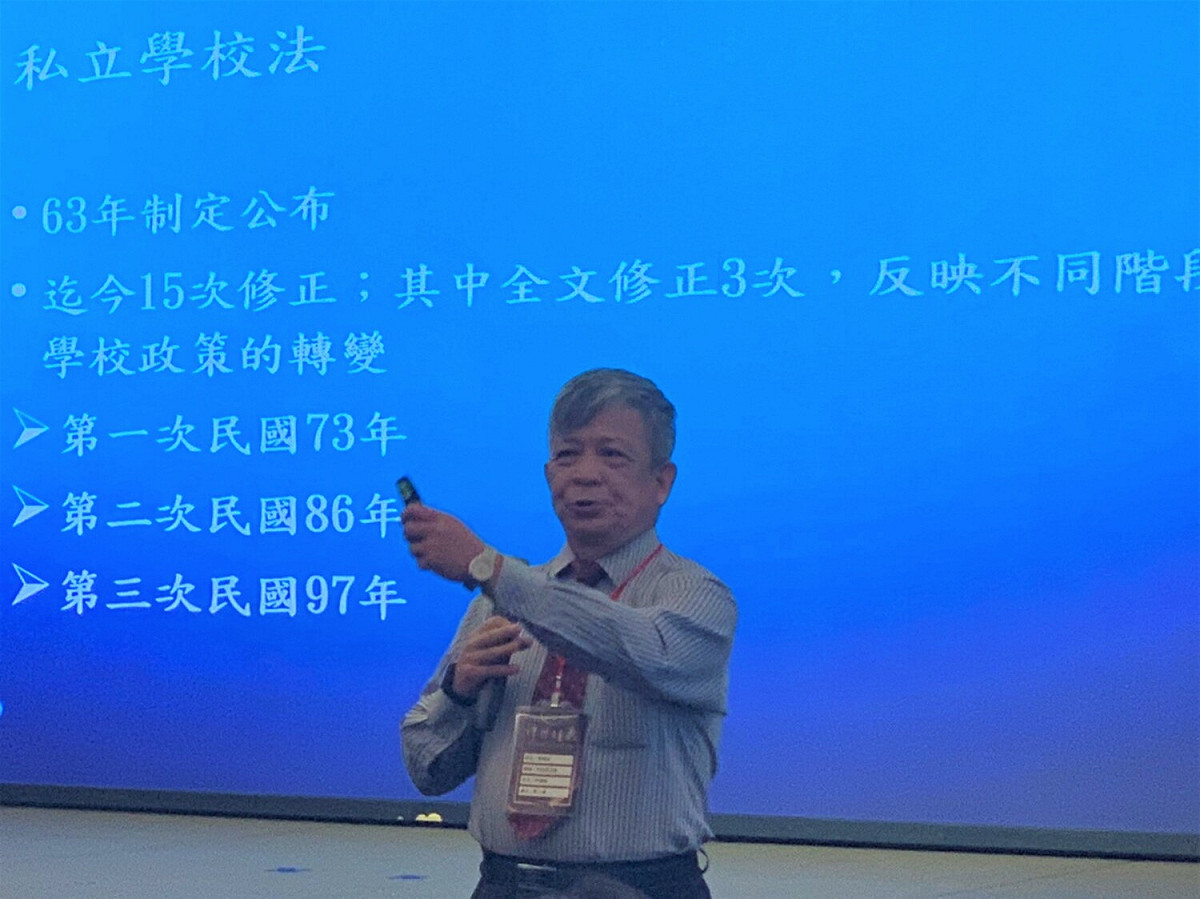 新北市辦理「淬鍊經典．大師講座」 ，邀請前教育部政務次長陳德華蒞臨主講。 圖：新北市教育局提供