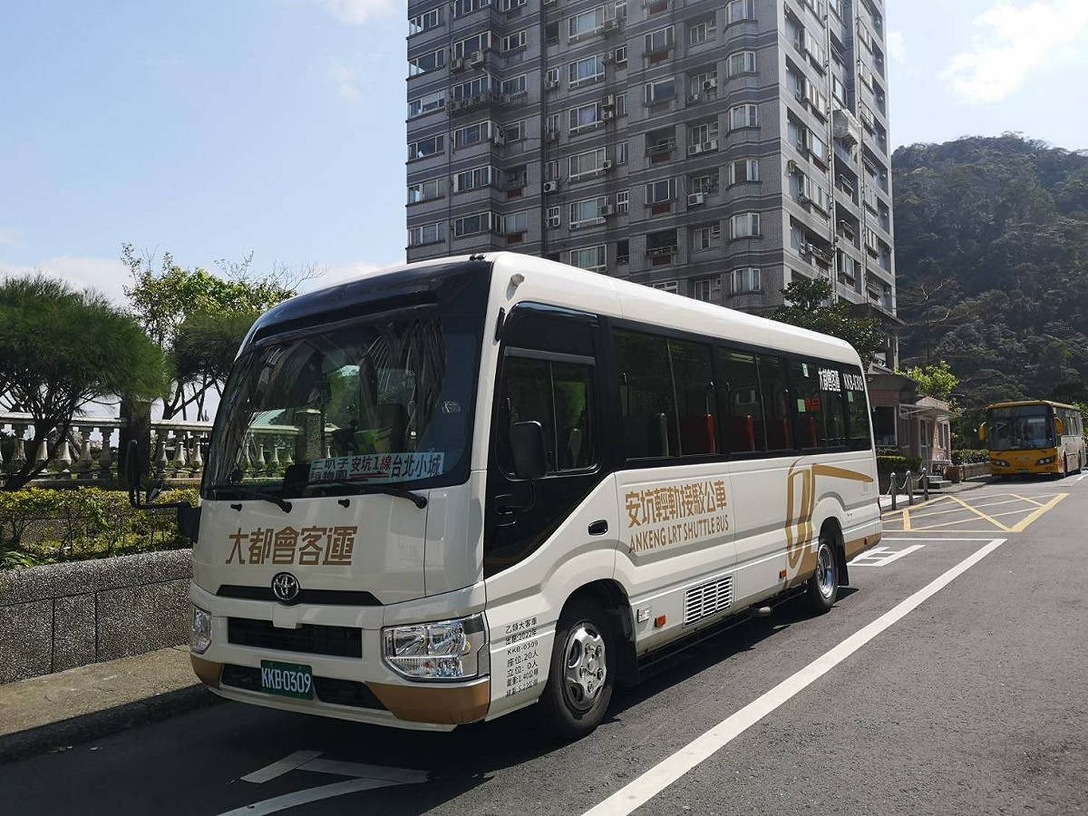 安坑1線接駁車。 圖：新北市交通局提供