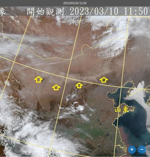 鄭明典於中午曬出一張明顯的衛星圖，「看衛星動態很明顯，北風快速南推，前緣明顯的揚沙現象」。 圖：翻攝自中央氣信局長鄭明典臉書