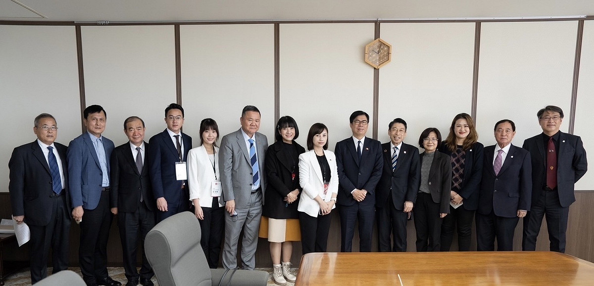高市府會訪日團禮會福岡縣政府。 圖：高雄市行政暨國際處/提供