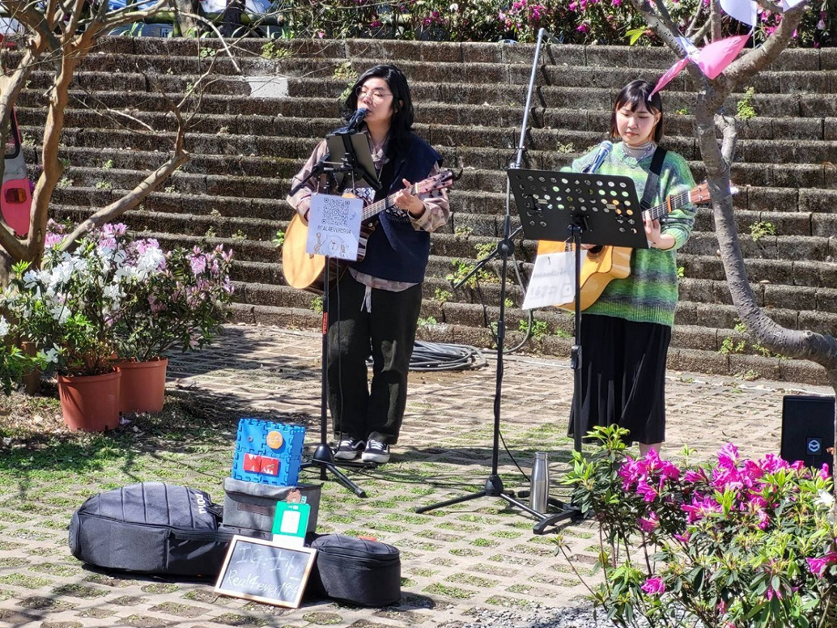 萬金杜鵑花展周末假日花展都有街頭藝術家進行表演。 圖：新北市農業局提供