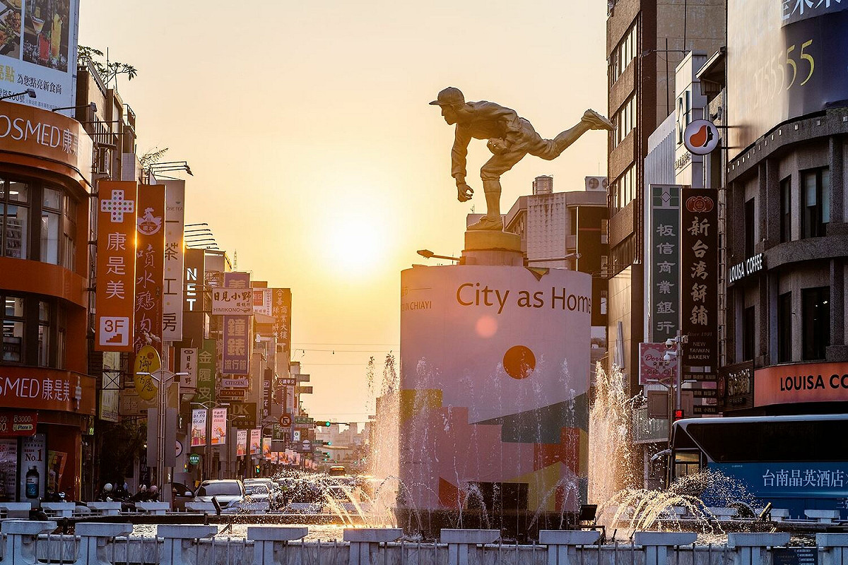 根據氣象局的懸日預報，今日17時35分至17時59分將出現懸日美景。 圖：翻攝自嘉義市府觀光處官網