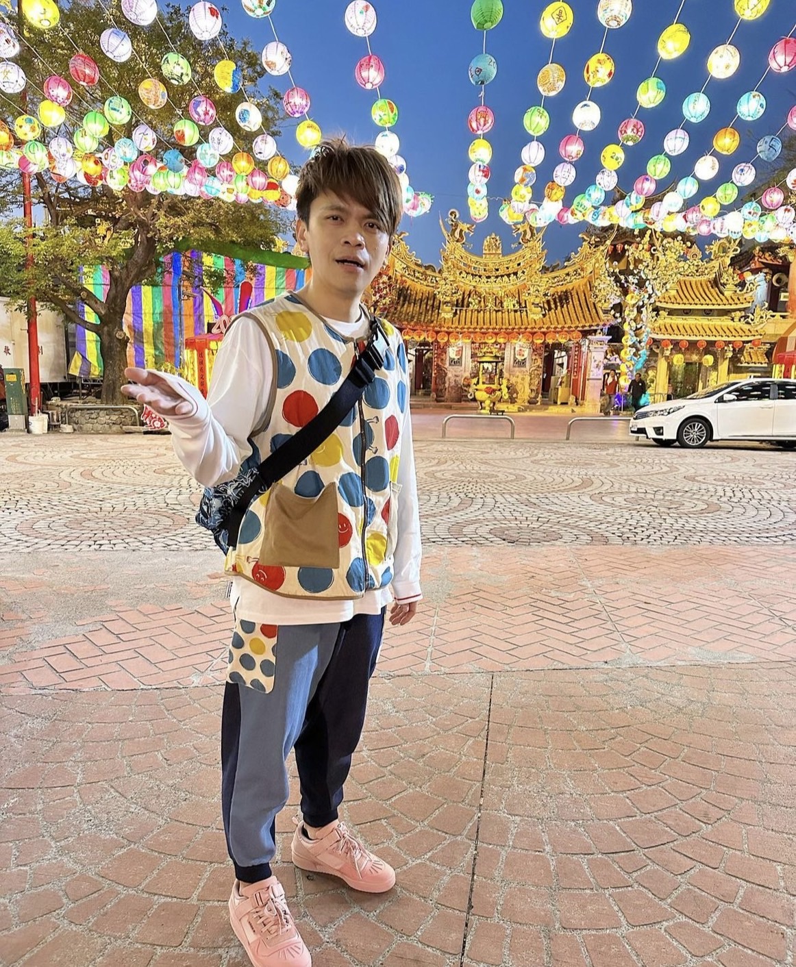蔡阿嘎跟二伯等人討論人生清單。 圖：翻攝自蔡阿嘎IG