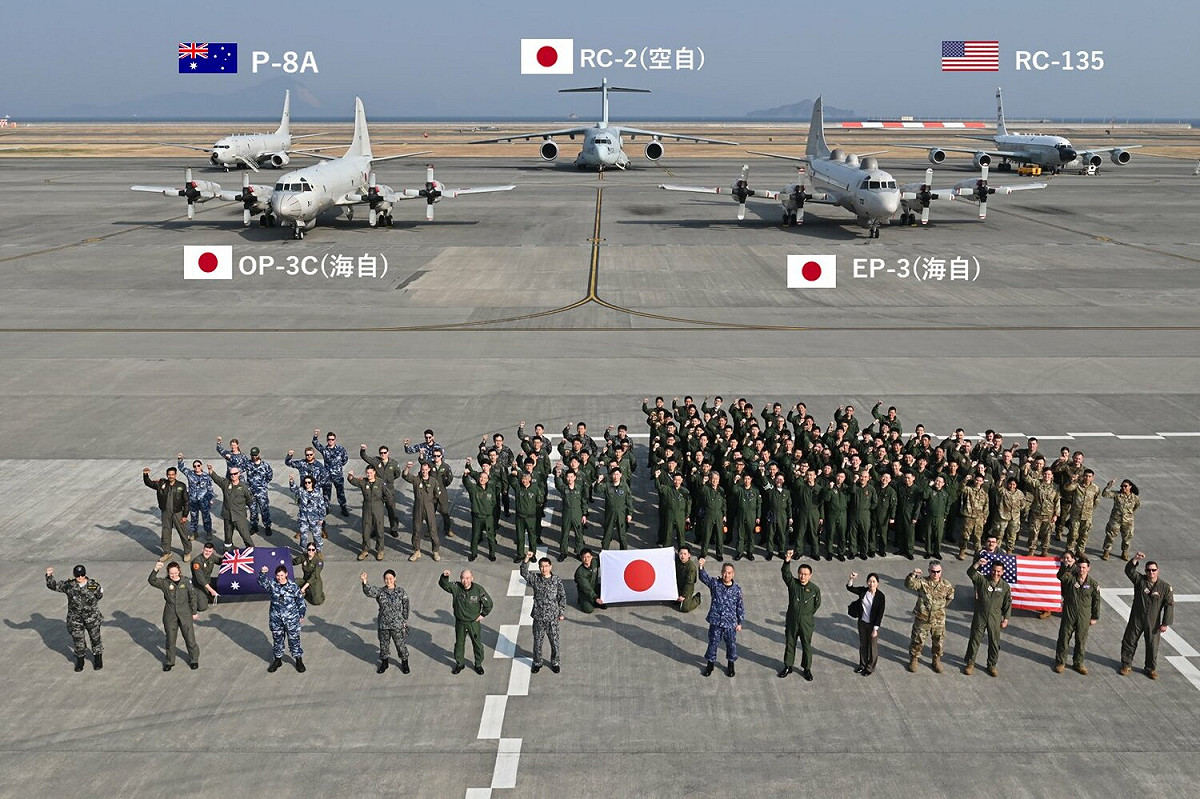 日本防衛省證實日本與美國、澳洲空中偵察單位進行「ISR」(情報、監視和偵察)交流。 圖：翻攝@ModJapan_jp推特