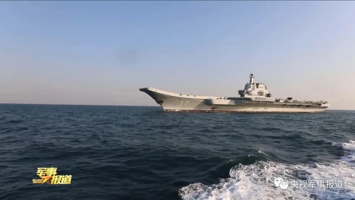 中國官媒《央視》宣傳首艘自製航空母艦「山東艦(CVN-17)」如期完成整備和訓練，將與「遼寧艦(CVN-16)」編隊遠航戰訓。 圖：翻攝央視軍事報導微博