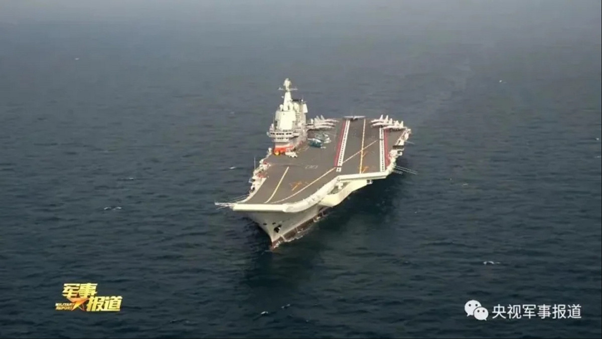 中國官媒《央視》宣傳首艘自製航空母艦「山東艦(CVN-17)」如期完成整備和訓練，將與「遼寧艦(CVN-16)」編隊遠航戰訓。 圖：翻攝央視軍事報導微博