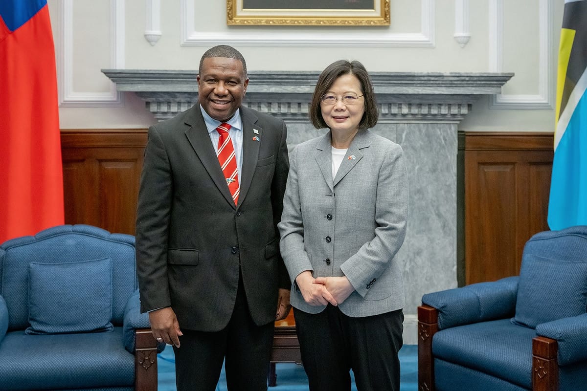 友邦聖露西亞外交、國際貿易、民航暨僑務部長包提斯（Alva R. Baptiste）14日上午拜會總統蔡英文 圖：總統府提供